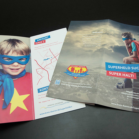 Werbeagentur Düren - Flyeransicht Superheldenkampagne Kreis Düren